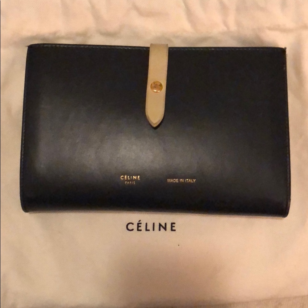 Celine Large Strap Wallet Grained Calfskin - Picture 2 of 7